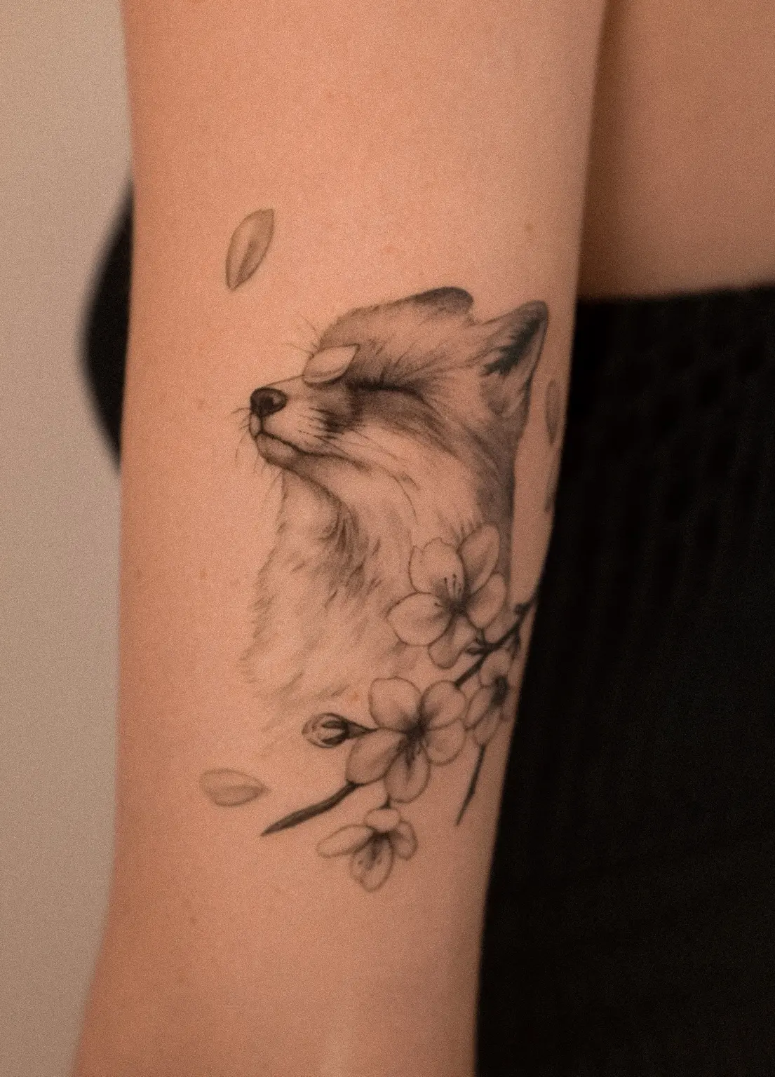 Microrealistic fox tattoo with delicate blossoms